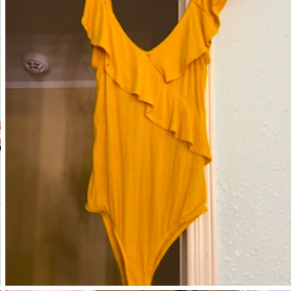 Yellow ties on the bottom of the shirt